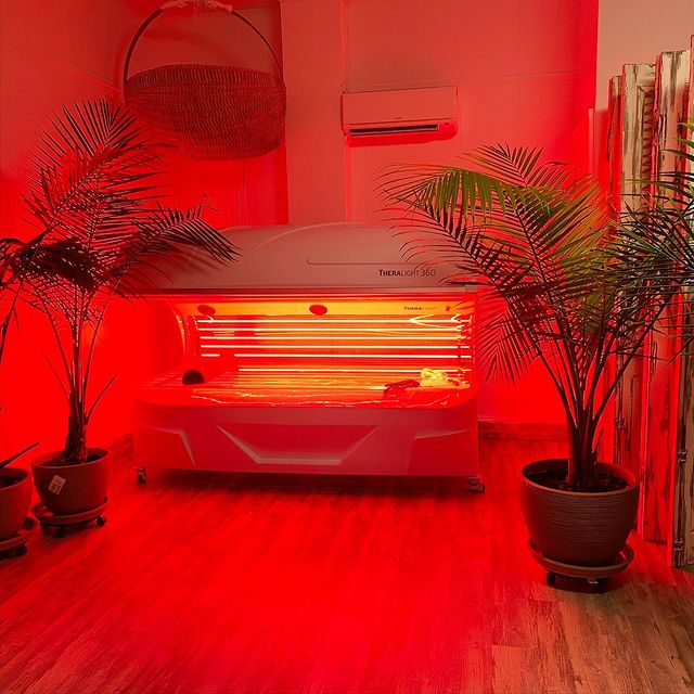red light therapy bed in wellness center